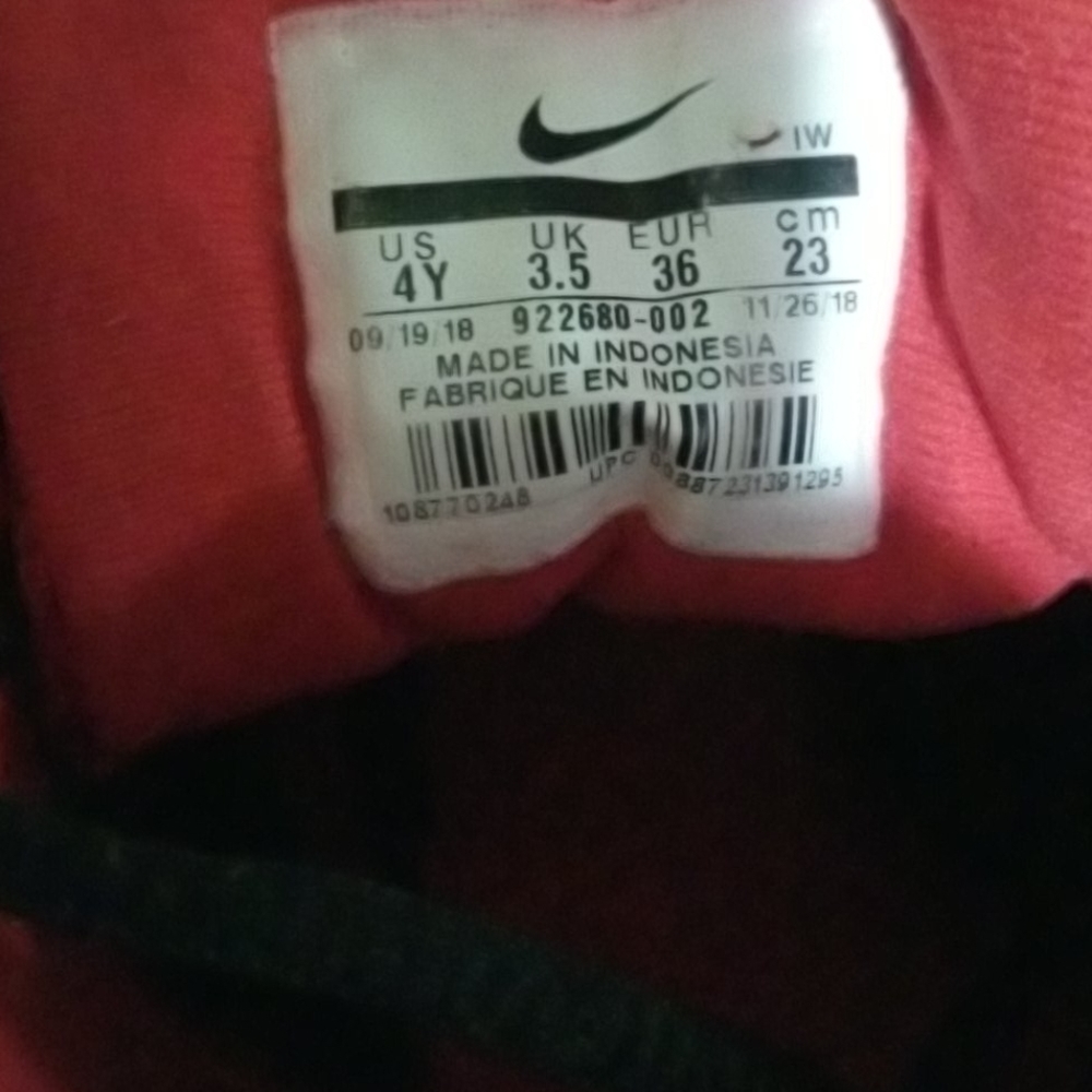 Nike Hustle Quick Shoes Black Red Size 4Y Youth - Picture 7 of 10